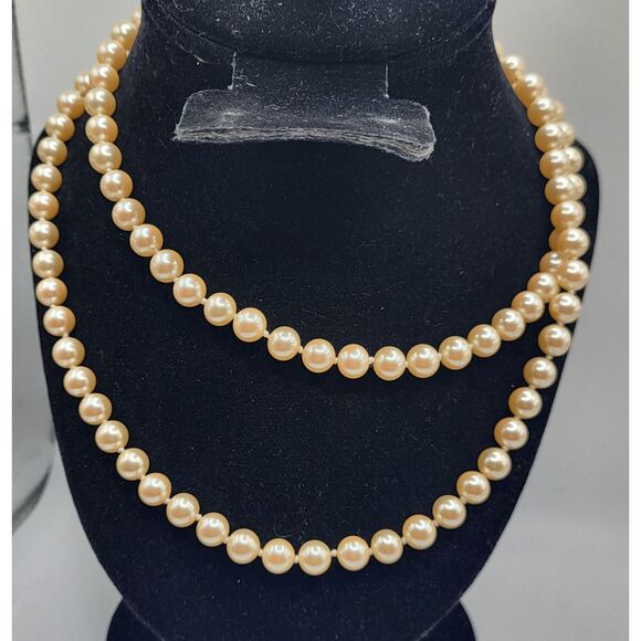 VTG Les Bernard Long Faux Pearl Knotted Necklace Cream Gold Statement 36" Long - Picture 2 of 4